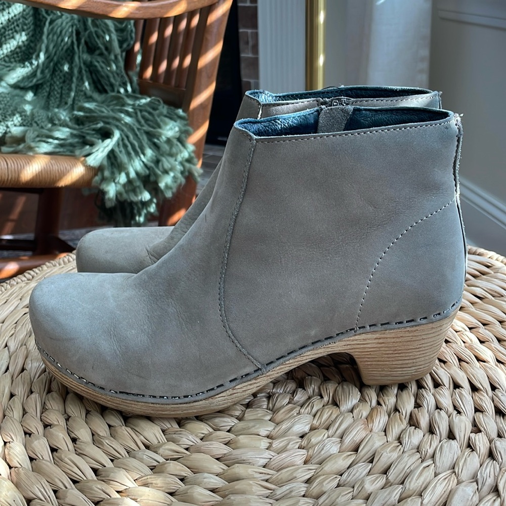 Dansko taupe grey zip side ankle boot women’s size EU 38